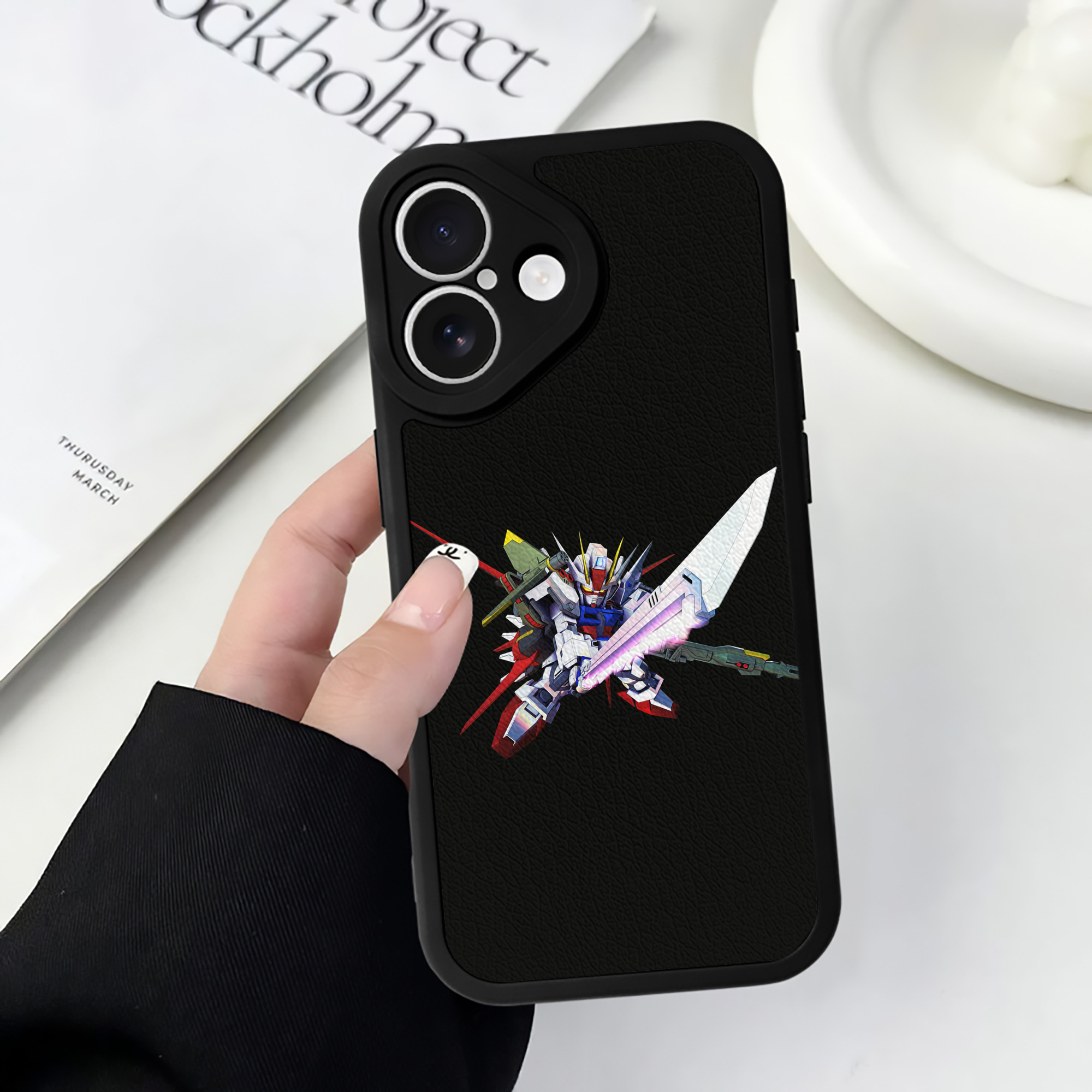 （画像用） 機動戦士ガンダム Mobile Suit Gundam 【iPhone 16シリーズ対応】シリコンスマホケース（レザー調） 材質：シリコン